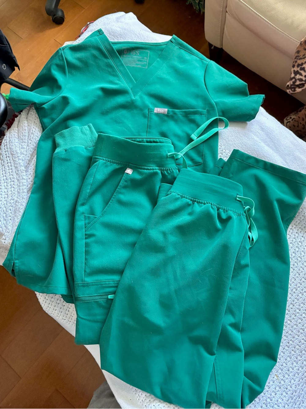 Hunter green 3 piece figs scrubs set